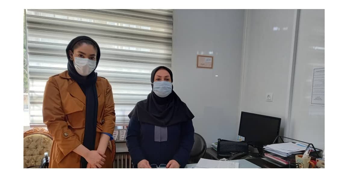 دیدار چند نفر از قبولی های کنکور 99 با مدیر دبیرستان تسنیم