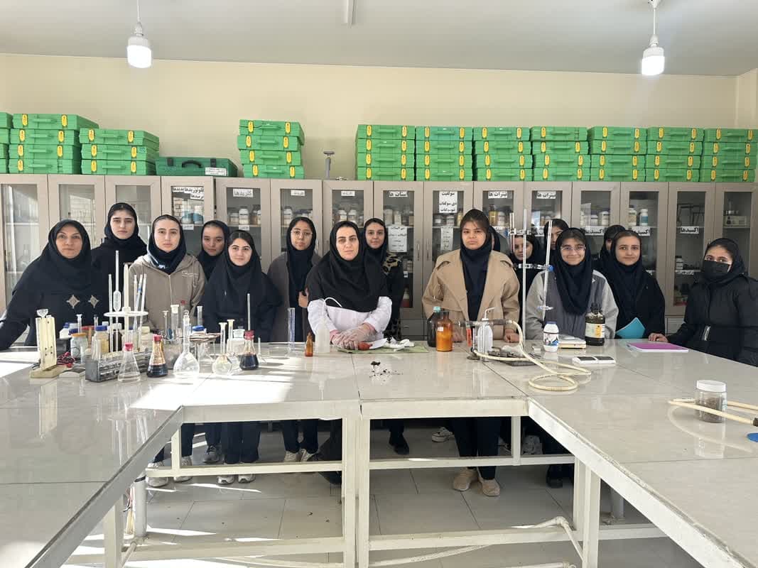 بازدید از آزمایشگاه شیمی پژوهش سرا باقرالعلوم