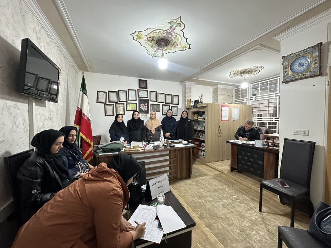 بازدید سرگروه های آموزشی از دبیرستان تسنیم