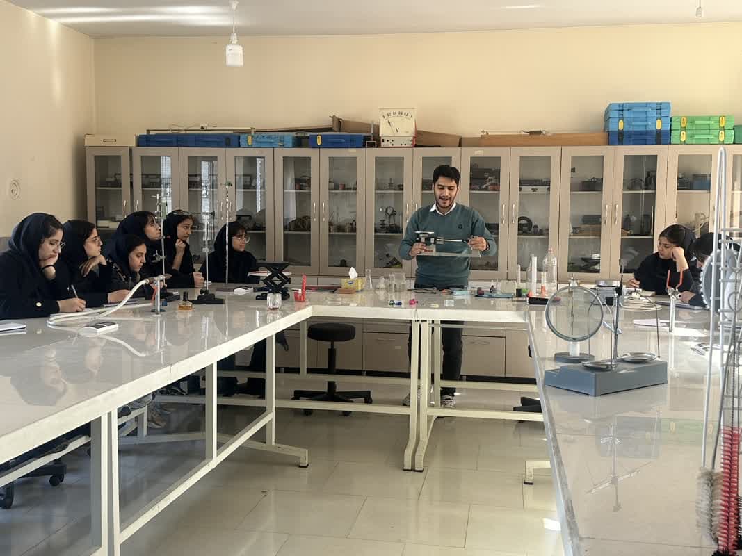 بازدید از آزمایشگاه فیزیک پژوهش سرا باقرالعلوم